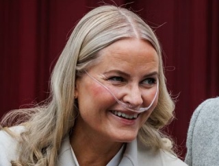 🇳🇴メッテ＝マリット新王妃の波乱の人生｜元婚約者の前科・未婚の母・子連れ再婚・エプスタイン問題・息子の犯罪・余命宣告まで