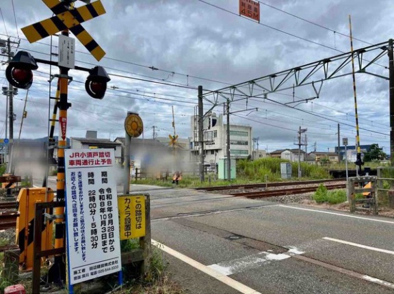 踏切夜間車両通行止め！越後線『JR小須戸踏切』が車両通行止めするらしい。9月28日～10月3日22:00～翌5:30まで。