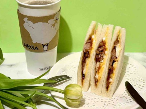 ローソン新作「盛りすぎ！照焼チキンたまごサンド」レビュー。はちみつ照焼とたまごサラダが最高に合う