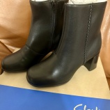 『✨👢 Amazonブラックフライデーで大事件👢✨クラークスの本革ショートブーツが6,583円』の画像