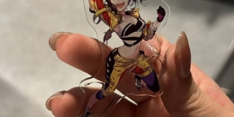 【にじさんじ】早瀬本人が行けない代わりにアクキーを連れて行くファンの鑑