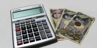手取り30万なのに食費に10万。何度注意しても大量に買い物してくるんだが…