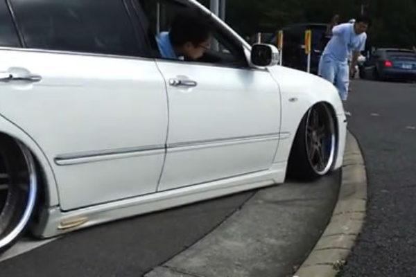 僅かな段差乗り越えがスペクタル 撮影者テンションアゲアゲで ちょーやべぇw Turbo Bee 自動車 バイク動画のターボビー