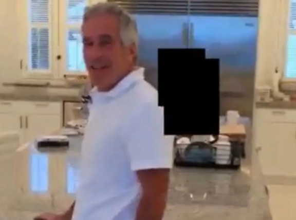 エプスタインが少女を追いかけ回してる映像が流出か！？　海外の反応。