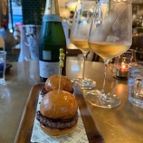 『日替わりでお得なステーキハウス「Feather & Bone」湾仔』の画像