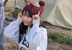 【驚愕】与田祐希、頭を押さえられてる・・・？！