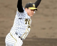 阪神・守屋の登場で拍手　キャンプ前騒動も…虎党の暖かい声援に「ありがたい」