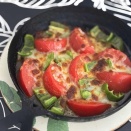 【日曜の朝ごはん】ベイクドトマト　目玉焼き　シフォンケーキ