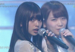 【悲報】秋元真夏さん、空間が歪み顔でかザンビに････！！！