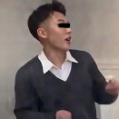 プロボクサーになったイジメられっ子、高校時代自分をイジメてたイジメっ子（黒のタンクトップ）をジムに呼び出しボコボコにする