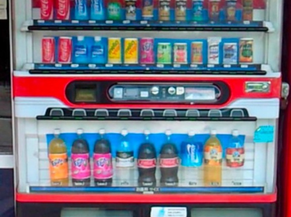 【衝撃】昔の自販機、普通に「2リットルのコーラ」を売っていたｗｗｗｗｗ