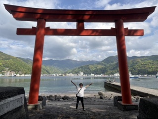 じつは平日がおすすめ。沼津に居ながら、けっこうな非日常体験ができる御浜岬公園。おじさんがキャッキャしてても、恥ずかしくないよ。(沼津市戸田)