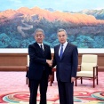 【高市の尻拭い】岩屋前外相が王毅氏と会談 高市の台湾発言是正を注文