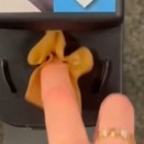 【動画】雑菌まみれのボタンを押す時の防汚れペーパーシステム！！