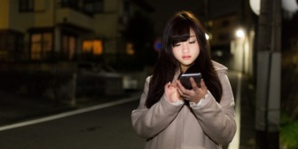 私「歩きスマホは良くないよ」友人「あんたはスマホ持ってないからわからない！」「うわ～また出たスマホ反対派～ｗ」