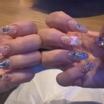 【画像】SKEアイドル「私の爪綺麗でしょ」パシャッ　→　「両手映ってるけど自撮りどうしてんの？」　→　アイドルからの解答があまりにプロの仕事すぎた！これはｗｗｗｗ