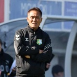 『「ご家庭の事を優先して下さい」ヴァンラーレ八戸 J3首位に激震 石崎信弘監督が家庭の事情でチーム活動から離脱 高橋勇菊HCが暫定的に指揮「選手・スタッフと共に全緑で戦います」』の画像