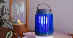 置くだけで虫対策…ランタンにもなる電撃殺虫ライトが便利だった［PR］