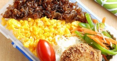 2色そぼろご飯弁当【ダイソーの名品】
