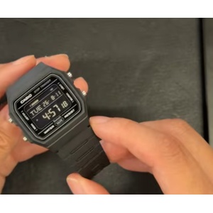 コム デ ギャルソンの「闇市」で限定発売されたコラボG-SHOCK”black
