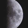 雲間に浮かぶ上弦の月（月齢7.0） ☆彡