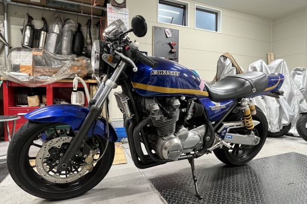 ゼファー750です。調子いいです （カスタムバイクショップYon-SIGN 