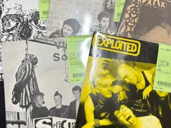 80'S PUNK & HARD CORE中心に7INCH入荷!!