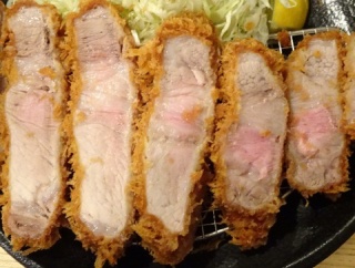 ■神田の「とんかつ檍」で、デカ盛りとんかつ定食！