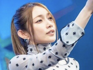 【画像】令和最新版の後藤真希(41)、くっきり下着が透けてしまう...