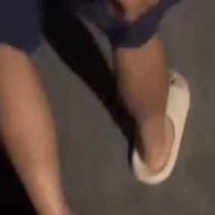 薄暗い道を１人の男が歩いていた。何か怪しい。ちょっと君、ポケットの中を見せてくれるかな？ → 即、没収です…
