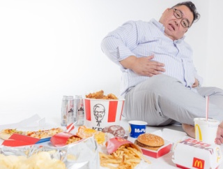 大家族「マクドで5000円弱、高市のせいや」