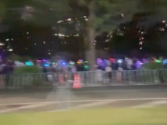 【動画】左翼プロ市民、高市首相にビビりすぎて夜の国会前で大暴れｗｗｗ こんな大惨事になってしまう・・・