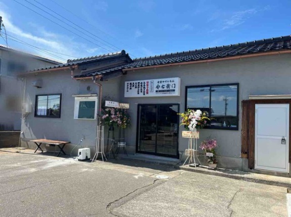 石川県金沢市八田町に昼は定食屋・夜は居酒屋の『安右衛門』がオープンしてる。