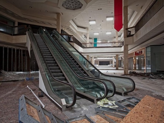 アメリカ人「お前らの国で静かに消えてるものってあるか…？」