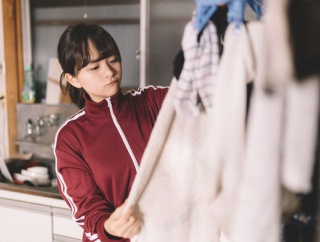 【画像】女さん「もうこのズボンとバッグは法律で作るの禁止して。不幸な人間を増やさないで！！」⇒ｗｗｗｗ