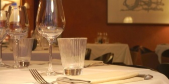 【問題】ディナーの後に外に出て告白しようと思っていたが、彼女の態度が少し怪しかったので尋ねてみたら→