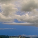 雨雲の先は青空