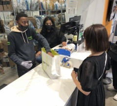 【逆物流が経営を壊す】ウォルマートの即時返金を見て、日本のチェーン幹部が黙り込む瞬間