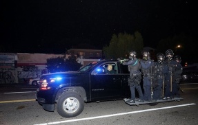 【MLB】ドジャースの優勝で地元ファンが暴徒化…　350～400人の群衆が破壊行為　市長「容赦しない」　警察は催涙ガスで反撃