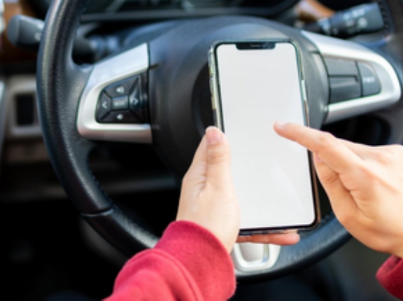 【高知】スマホゲームしながら運転、退職直前の教諭をはねて死なせる…元警官に猶予付き判決