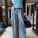 ミントのやさしさをまとう。上品に映える大人のリラックススタイル