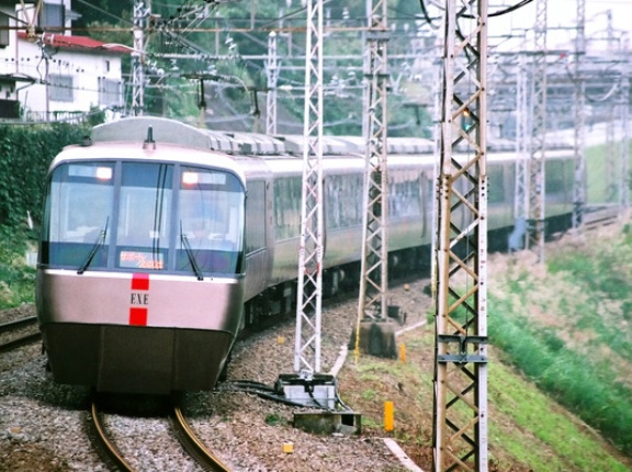 小田急30000形（EXE）がデビュー30周年 色々言われた当時の印象を振り返る