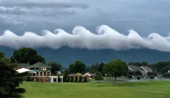 【絶景】見てて不安になる雲の画像をご覧ください→