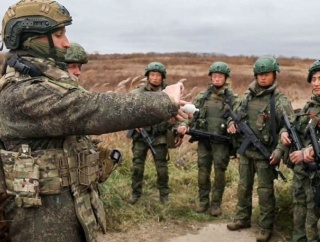 出稼ぎ目的で派遣された北朝鮮労働者がロシア軍に入隊か…ウクライナ国防当局分析！