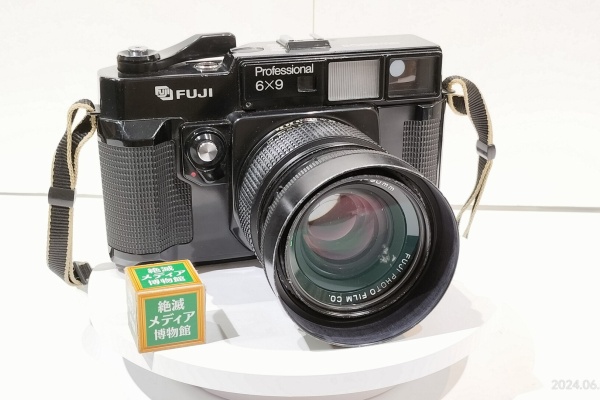 Extinct Media Museum | 絶滅メディア博物館 - 120 Film Camera