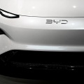 BYDの販売が急ブレーキ　中国EV市場に近づくバブル崩壊の足音