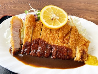 硬めの衣が好みならオススメの店！北斗市本町「とんかつ きしだ」