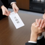 仕事五回くらい辞めるって言ってんのに辞めさせてくれないんだがどうすりゃええの？ 	