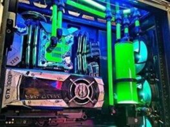 【悲報】ワイの友達、水冷の自作ＰＣから水漏れして破損して泣く