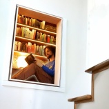 『階段脇のスペースに小さな図書館を作ってみた』の画像